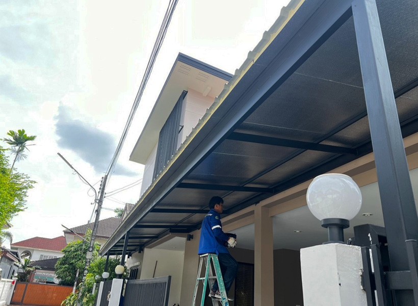 รับเหมาโครงหลังคาเหล็ก และ รับติดตั้งโครงหลังคากันสาด บ้านลูกค้า ลำลูกกาคลอง5 ปทุมธานี