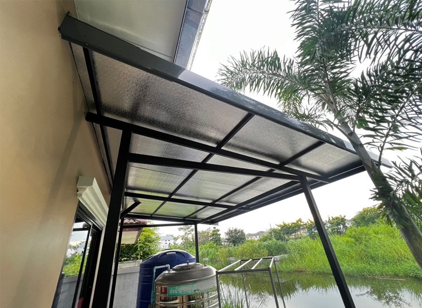 รับเหมาโครงหลังคาเหล็ก และ รับติดตั้งโครงหลังคากันสาด บ้านลูกค้า ลำลูกกาคลอง7 ปทุมธานี