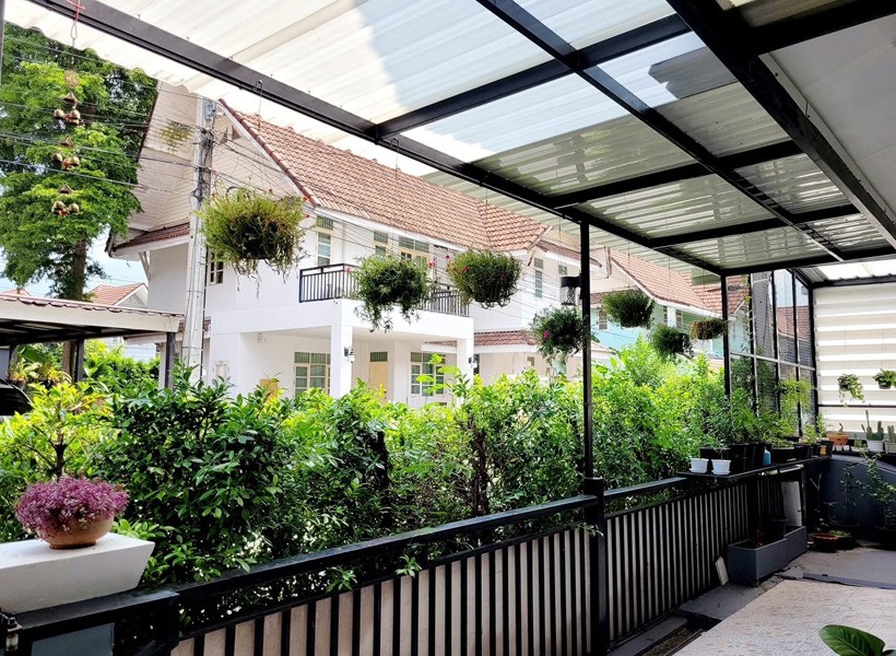 รับเหมาโครงหลังคาเหล็ก และ รับติดตั้งโครงหลังคากันสาด ลำลูกกา ปทุมธานี