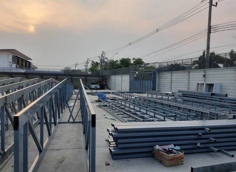 รับเหมาโครงหลังคา ติดตั้งหลังคาเมทัลชีท โชว์รูมรถยนต์ กรุงเทพมหานคร