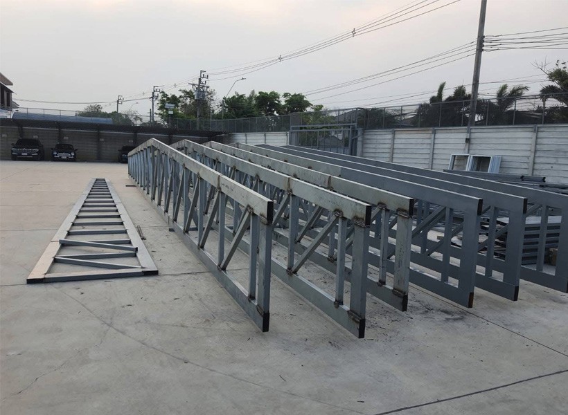 รับเหมาโครงหลังคา ติดตั้งหลังคาเมทัลชีท โชว์รูมรถยนต์ กรุงเทพมหานคร