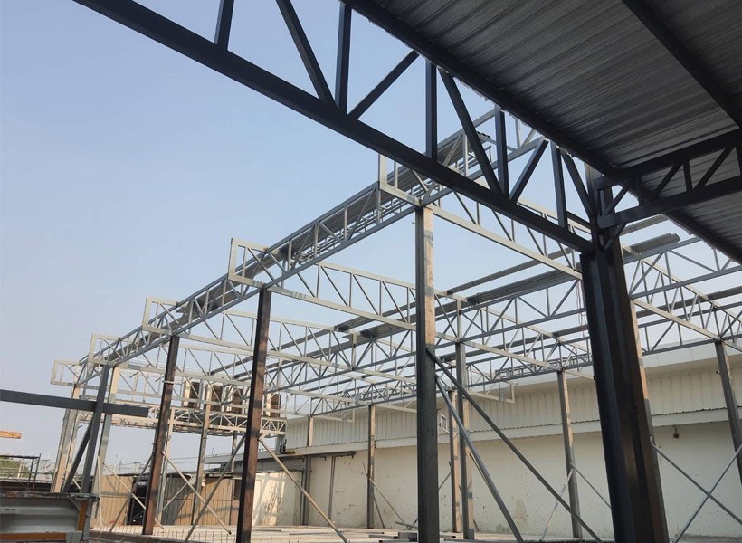 รับเหมาโครงหลังคา ติดตั้งหลังคาเมทัลชีท โชว์รูมรถยนต์ กรุงเทพมหานคร