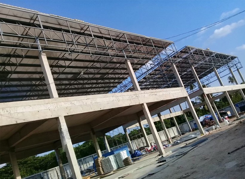 รับเหมาโครงหลังคา ติดตั้งหลังคาเมทัลชีท โชว์รูมรถยนต์ กรุงเทพมหานคร