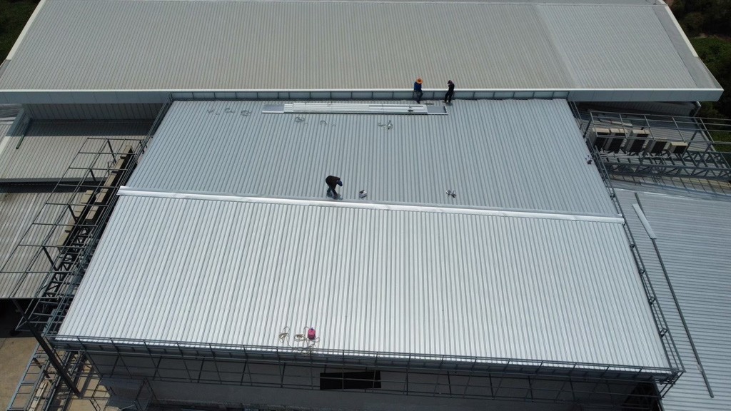 รับติดตั้งหลังเคาเมทัลชีท โชว์รูมรถยนต์ สาขาตลิ่งชัน กรุงเทพมหานคร