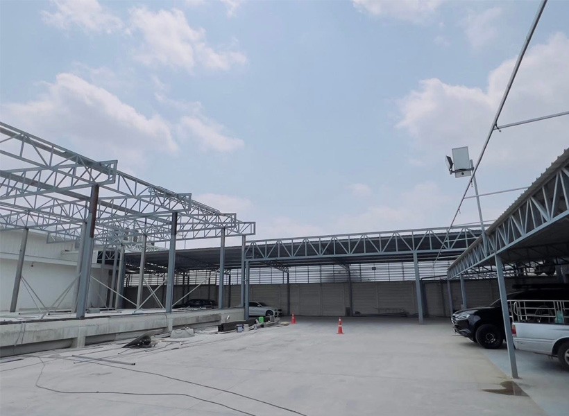 รับเหมาโครงหลังคา ติดตั้งหลังคาเมทัลชีท โชว์รูมรถยนต์ กรุงเทพมหานคร