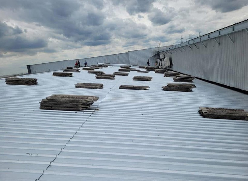 เปลี่ยนหลังคาเมทัลชีท อาคารโรงงาน อำเภอเมือง นครราชสีมา