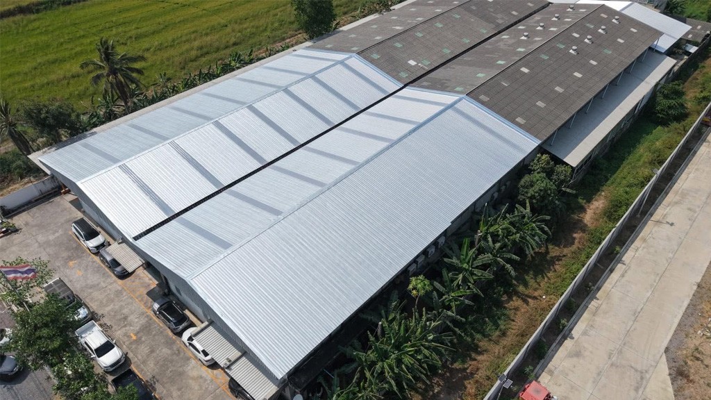เปลี่ยนหลังคาเมทัลชีท โรงงานเฟอร์นิเจอร์ พื้นที่ 3000 ตรม ลำลูกกาคลอง5 ปทุมธานี