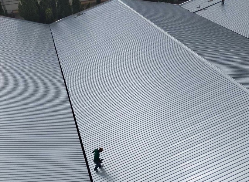 เปลี่ยนหลังคาเมทัลชีท อาคารโรงงาน อำเภอเมือง นครราชสีมา