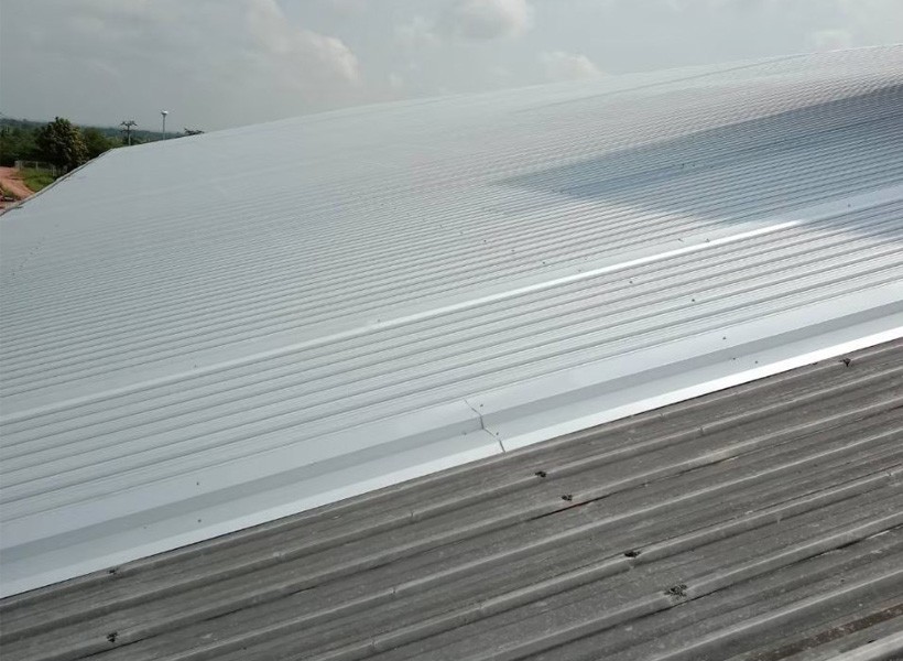 เปลี่ยนหลังคาเมทัลชีท โรงแป้งมันสำปะหลัง อำเภอด่านขุนทด นครราชสีมา