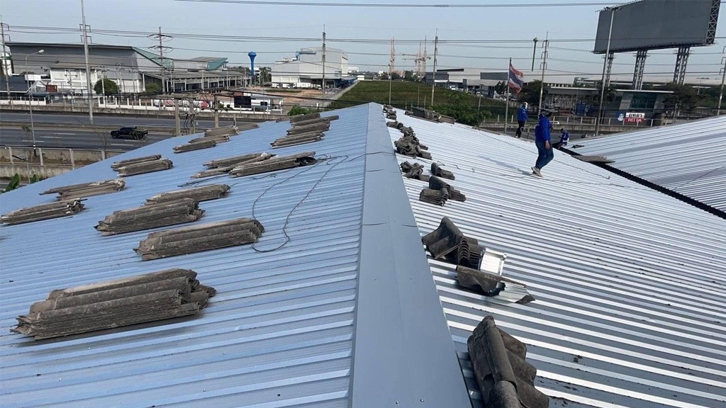 เปลี่ยนหลังคาเมทัลชีท โรงงานเฟอร์นิเจอร์ พื้นที่ 3000 ตรม ลำลูกกาคลอง5 ปทุมธานี