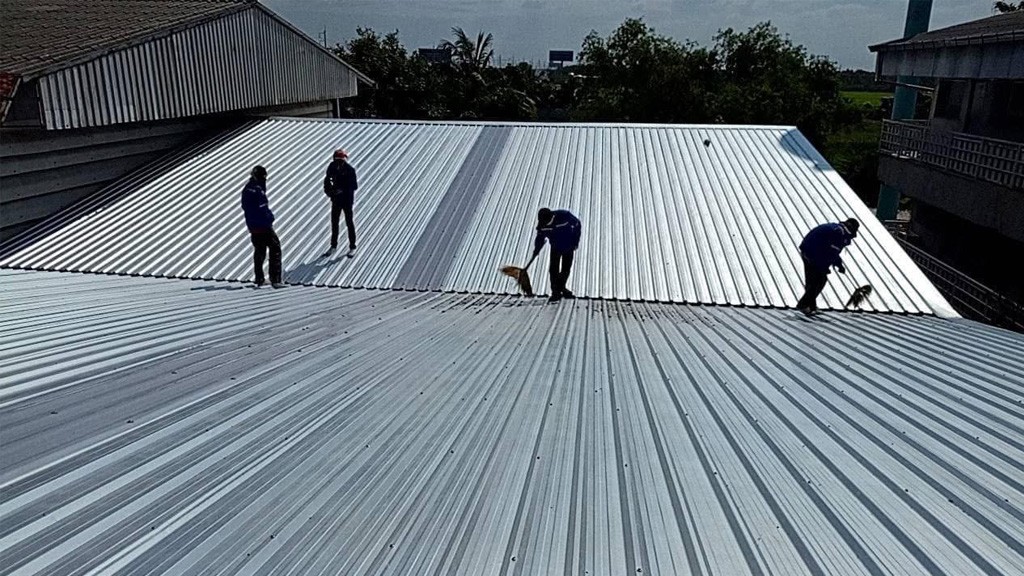 เปลี่ยนหลังคาเมทัลชีท โรงงานเฟอร์นิเจอร์ พื้นที่ 3000 ตรม ลำลูกกาคลอง5 ปทุมธานี