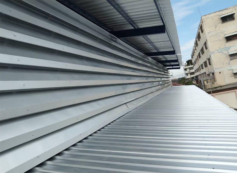 รับติดตั้งหลังคาเมทัลชีทโรงงาน โรงซ่อมแบตเตอรี่ กรุงเทพ