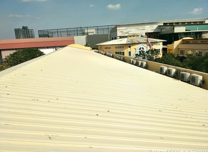 เปลี่ยนหลังคาเมทัลชีท โรงเรียนนานาชาติ กรุงเทพมหานคร
