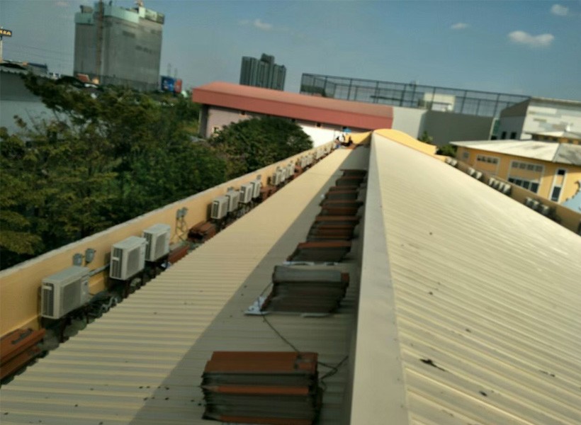 เปลี่ยนหลังคาเมทัลชีท โรงเรียนนานาชาติ กรุงเทพมหานคร