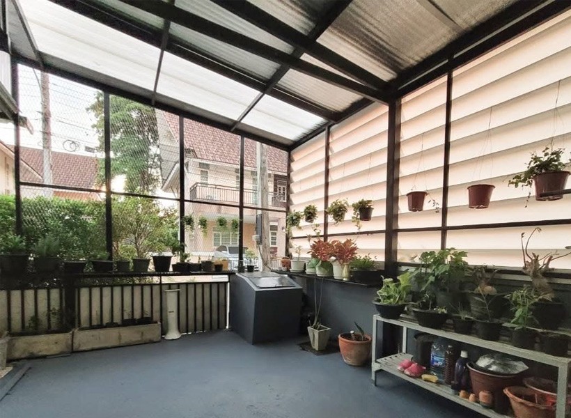 รับเหมาโครงหลังคาเหล็ก และ รับติดตั้งโครงหลังคากันสาด ลำลูกกา ปทุมธานี